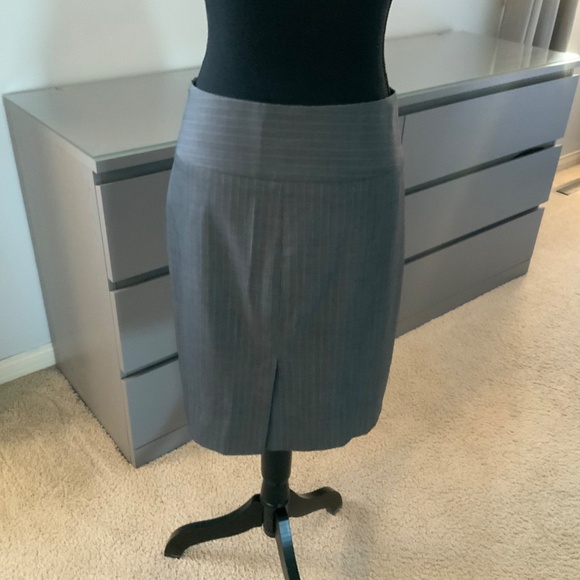 THEORY grey pinstripe full skirt and blazer suit, all season wool in size 2 - Picture 5 of 7